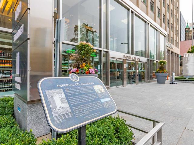 1410 - 111 St Clair Ave W