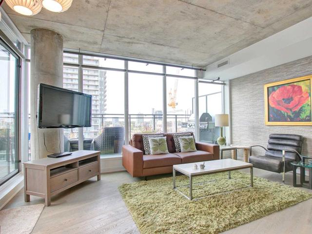 1204 - 318 King St E