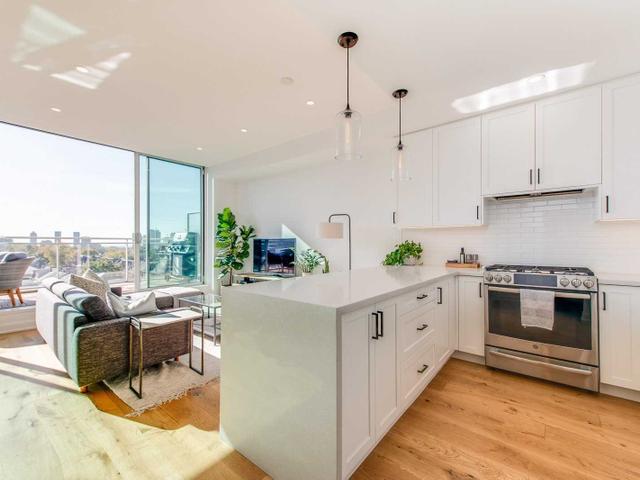 PH 611 - 301 Markham St