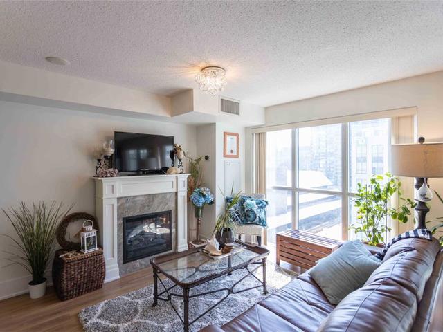 914 - 300 Front St W