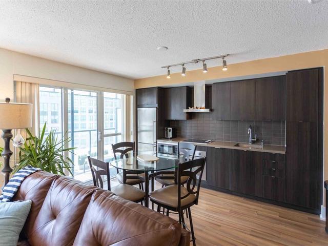 914 - 300 Front St W