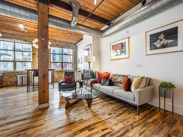 PH06 - 383 Adelaide St E