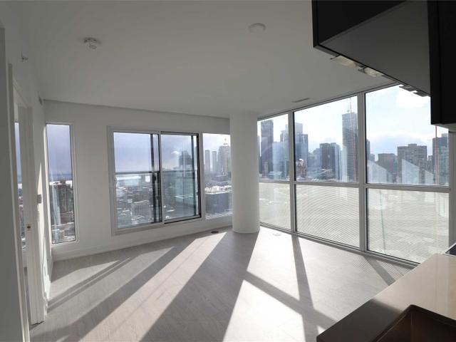 1810 - 181 Dundas St E