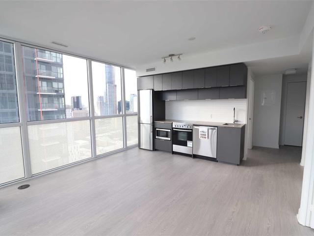 1810 - 181 Dundas St E