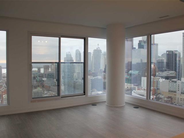 1810 - 181 Dundas St E