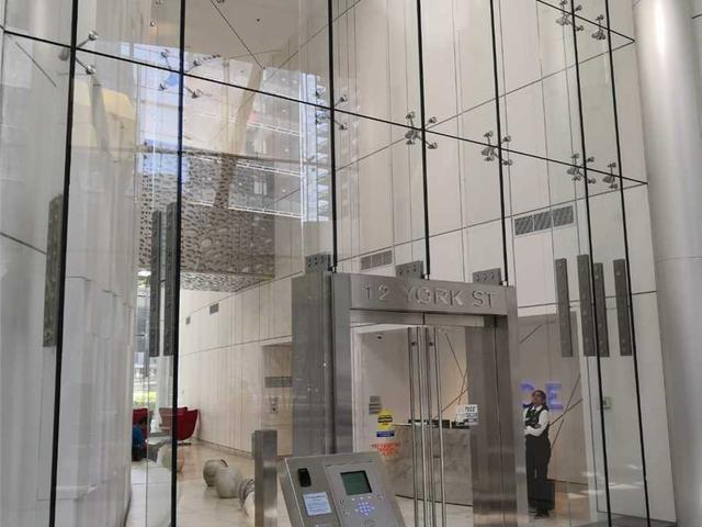 607 - 12 York St