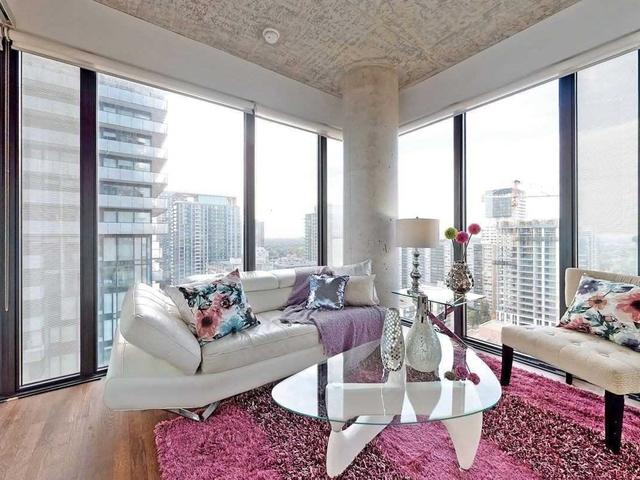 1903 - 185 Roehampton Ave