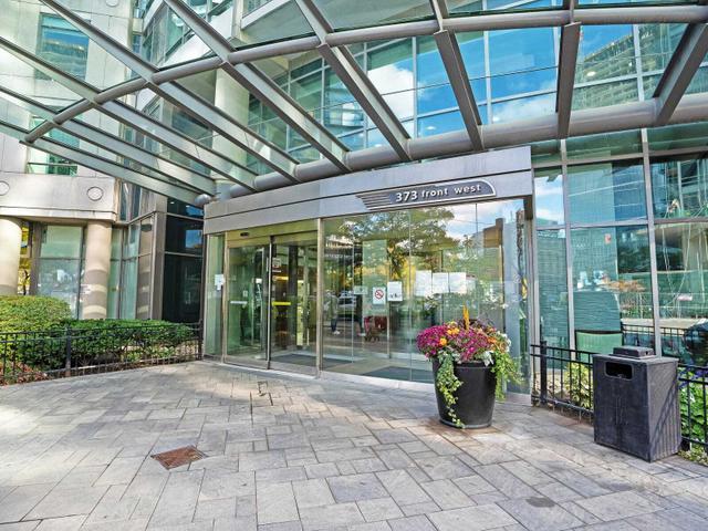 2001 - 373 Front St W