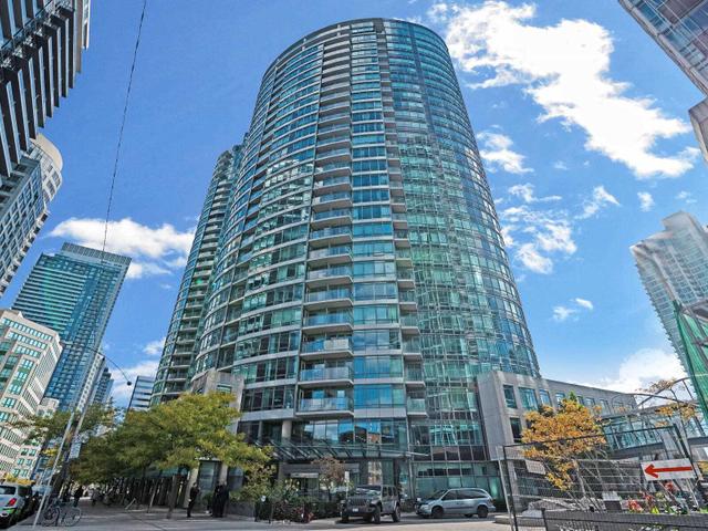 2001 - 373 Front St W