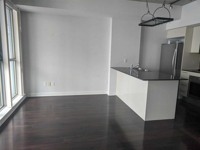 1806 - 375 King St W