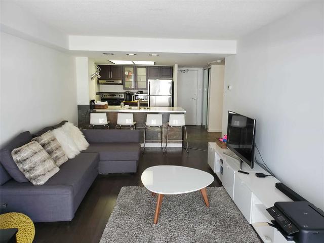305 - 705 King St W