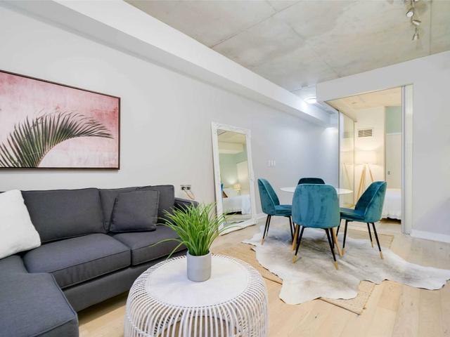 209 - 8 Gladstone Ave