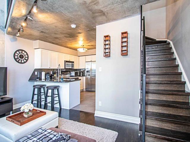 411 - 1029 King St W