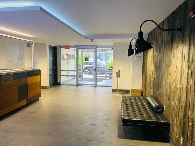 222 - 955 Queen St W