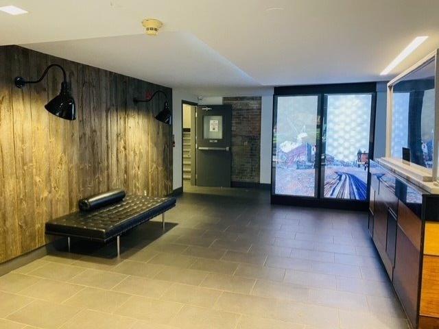 222 - 955 Queen St W