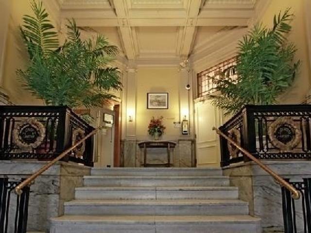 311 - 73 Richmond St W