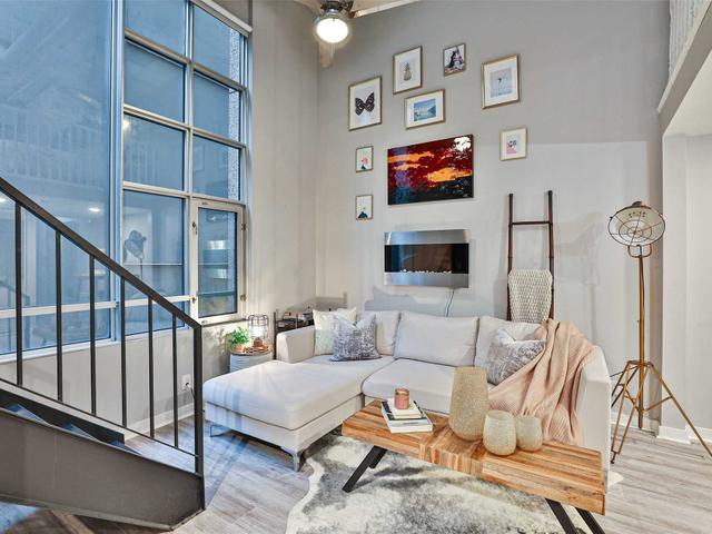 204 - 477 Richmond St W