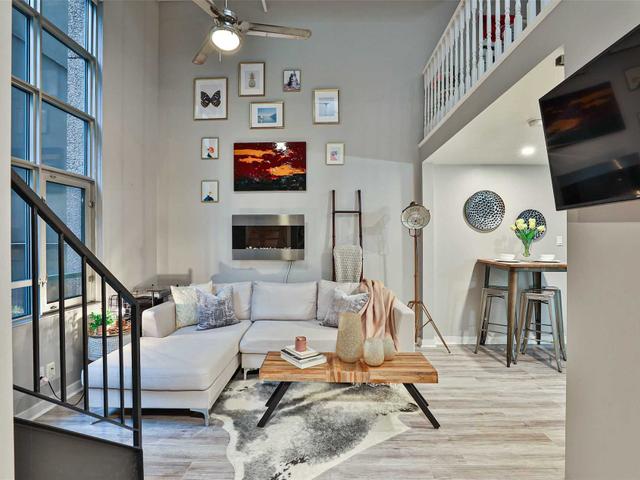 204 - 477 Richmond St W