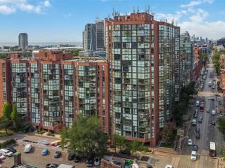 711 - 705 King St W