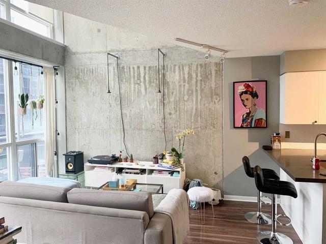 819 - 1029 King St W