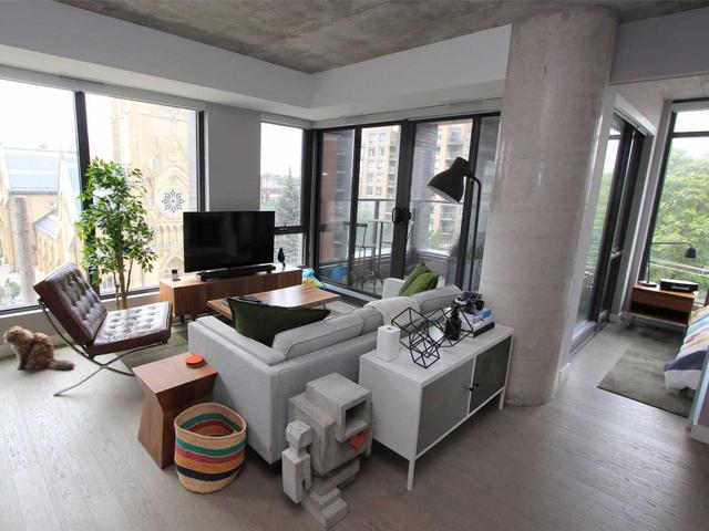 412 - 111 Bathurst St