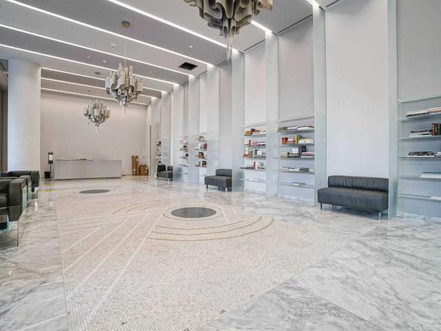 1720 - 8 Hillsdale Ave E