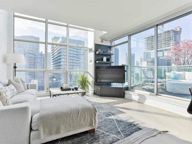 LPH19 - 36 Blue Jays Way