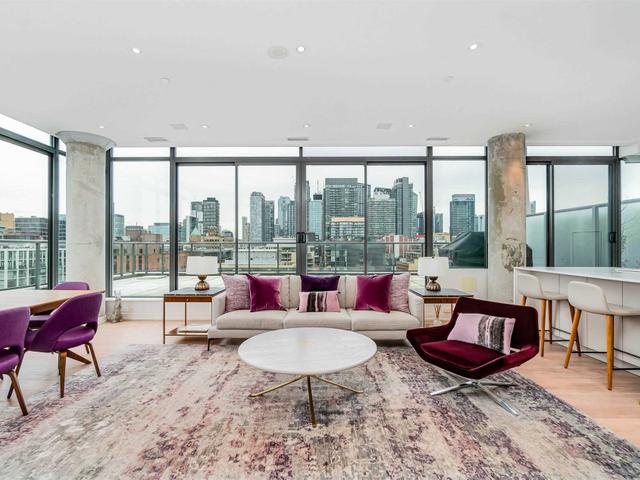 PH01 - 560 King St W