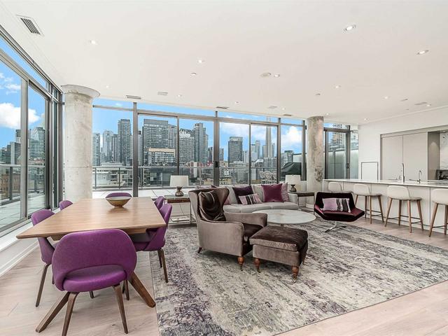 PH01 - 560 King St W