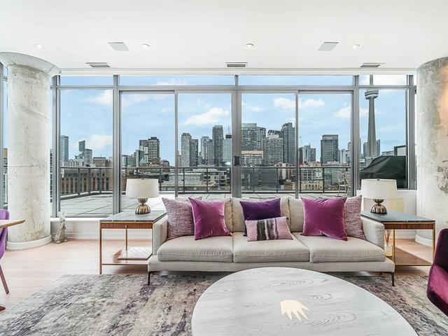 PH01 - 560 King St W