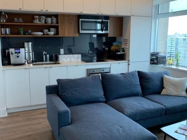 1127 - 111 St Clair Ave W Ave