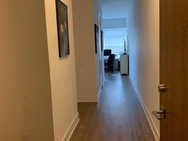 1127 - 111 St Clair Ave W Ave