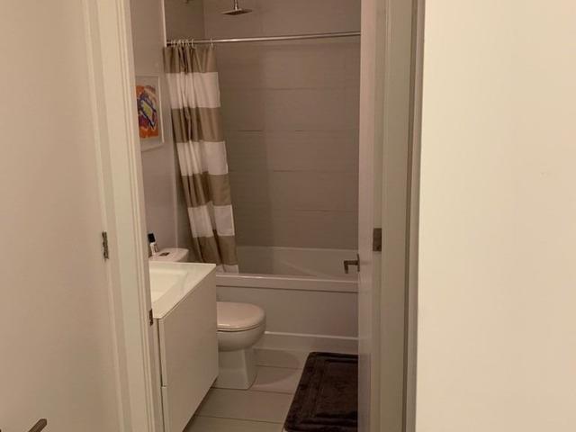 1127 - 111 St Clair Ave W Ave