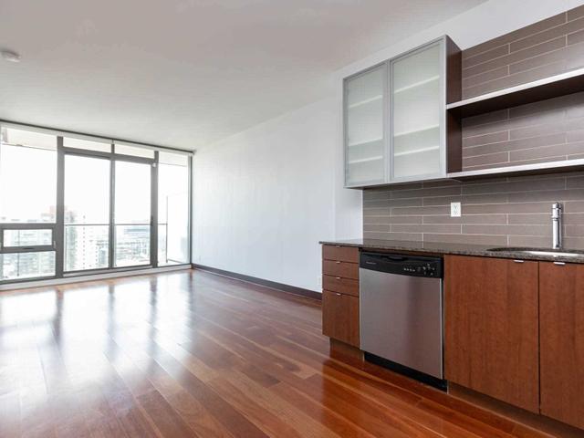 2507 - 33 Lombard St