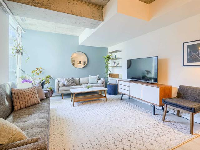 817 - 75 Portland St