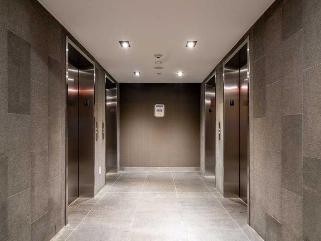 1132 - 629 King St W