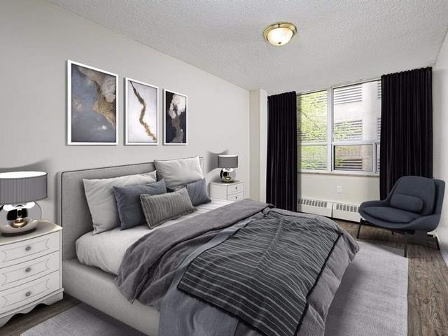 1218 - 222 Elm St