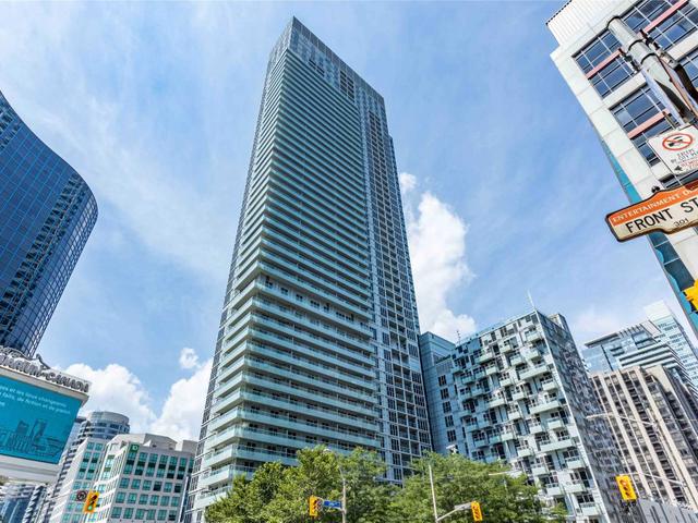 914 - 300 Front St W