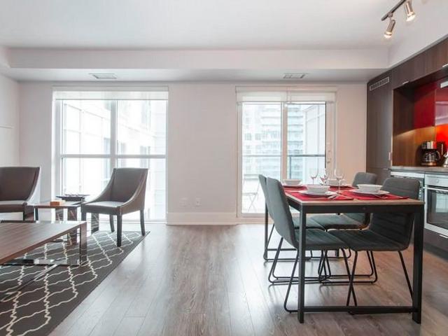 1005 - 300 Front St W