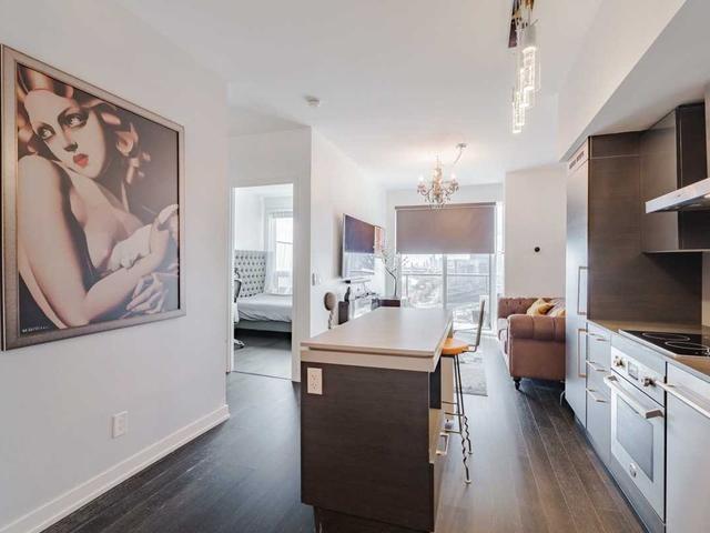 PH22 - 1030 King St W