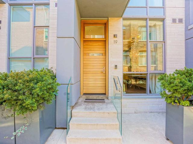 19 - 850 Richmond St W