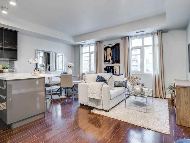 PH29 - 500 Richmond St W