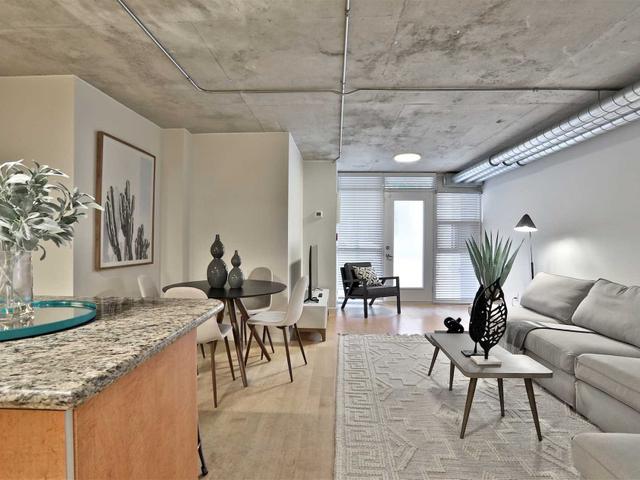 109 - 955 Queen St W