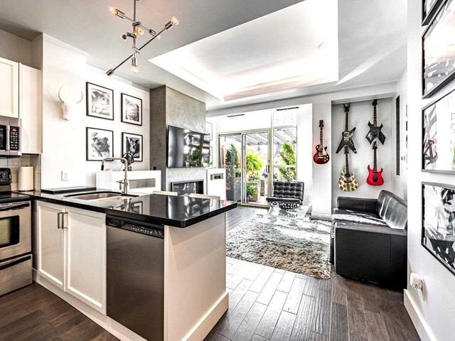 209 - 8 Wellesley St E