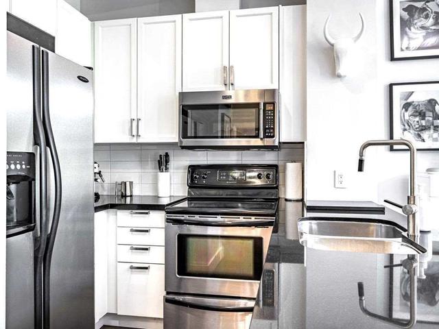 209 - 8 Wellesley St E