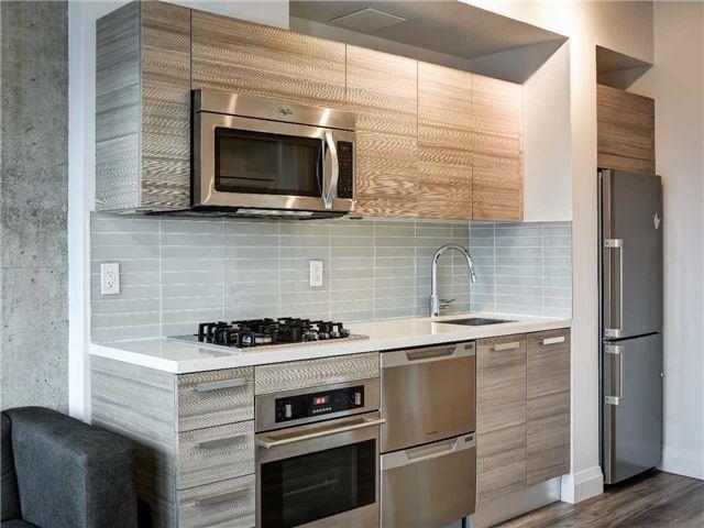 2006 - 224 King St W