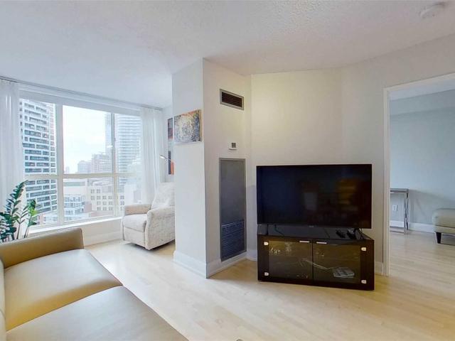 2107 - 44 St. Joseph St