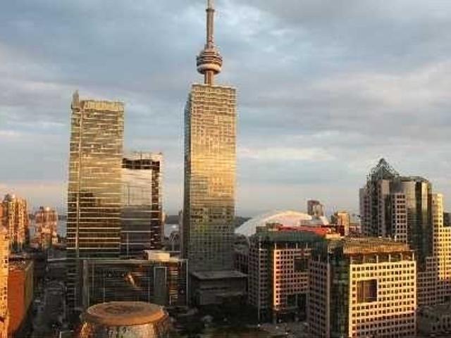 3302 - 126 Simcoe St