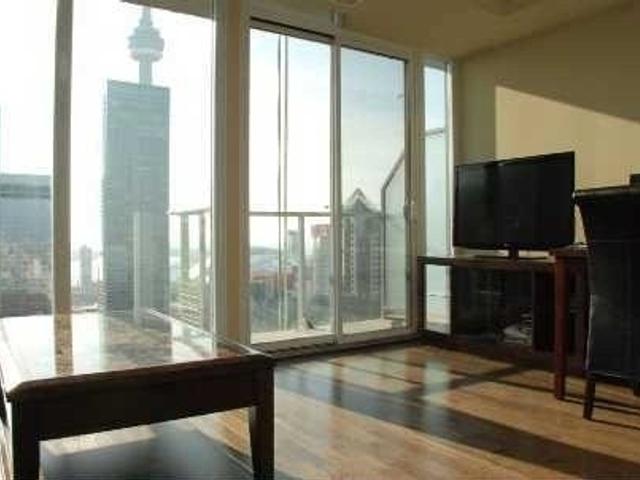 3302 - 126 Simcoe St