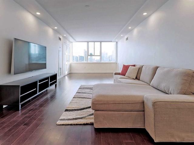 1716 - 45 Carlton St